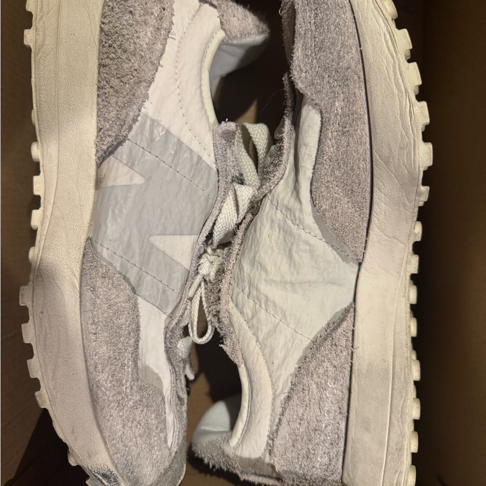 NEW BALANCE White and Gray Sneakers